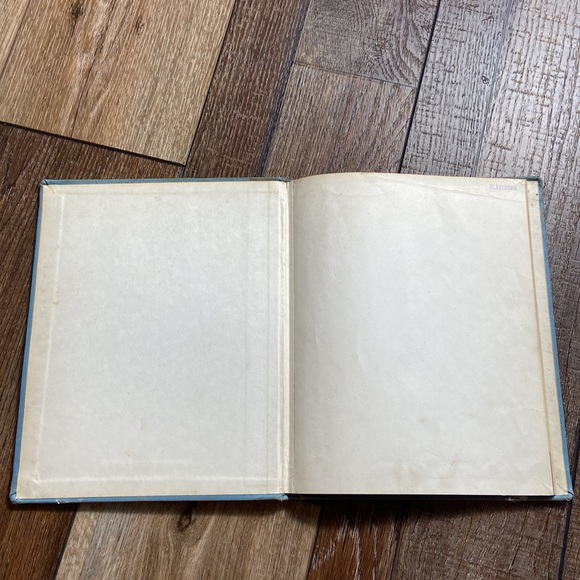 One Mitten Lewis by Helen Kay Vintage Hard Cover Book - Picture 2 of 13